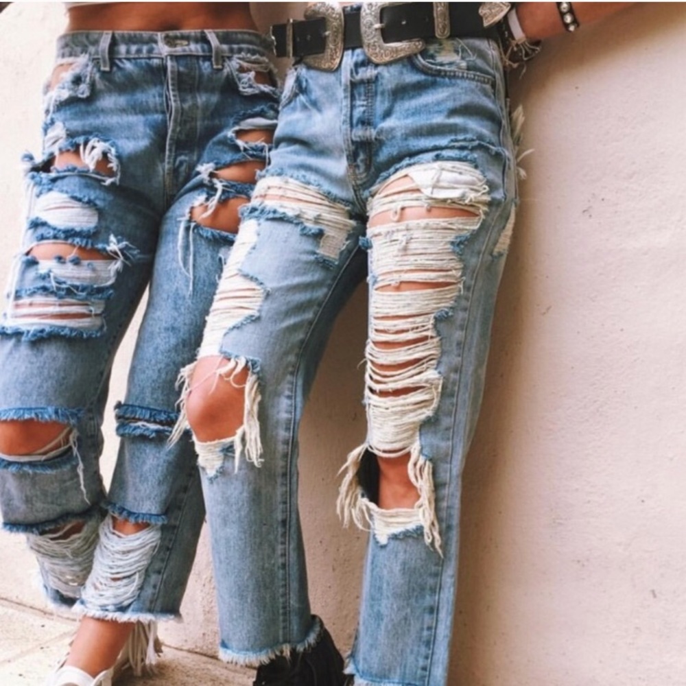 LF Carmar Distressed Jeans